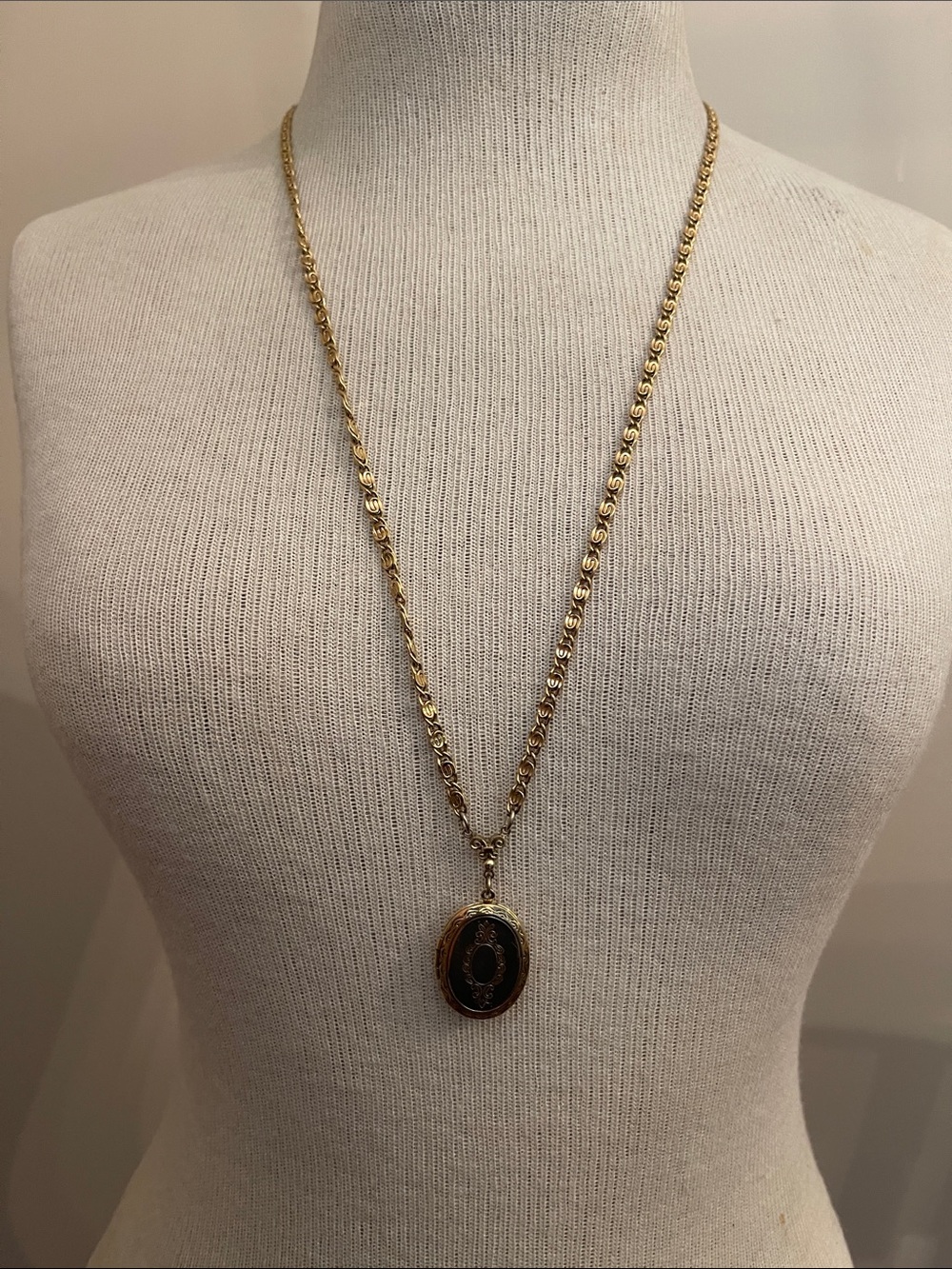 Gold-tone Oval Locket necklace from the 1928 Jewelry Company - Picture 9 of 16
